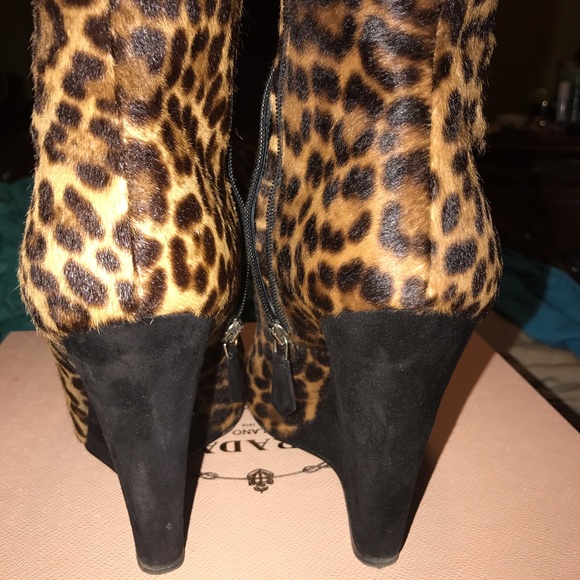 MUST GO! PRADA CALF HAIR WEDGE BOOTIE SIZE 39.5 EU - Picture 3 of 4