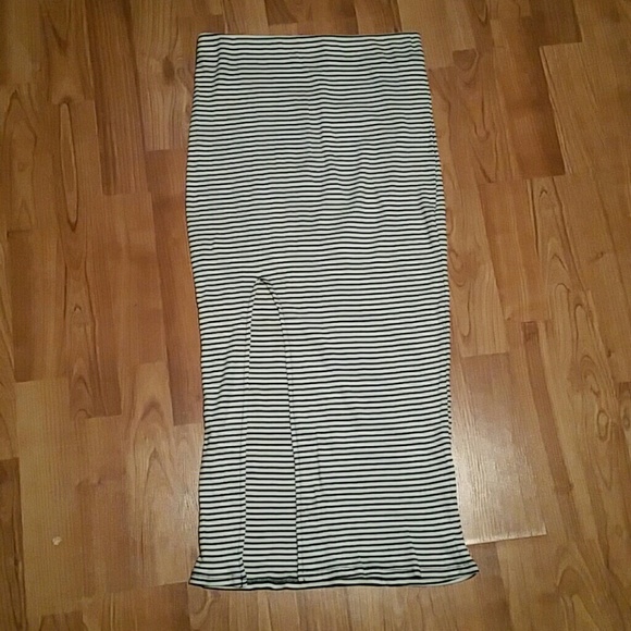 Midi skirt with slit