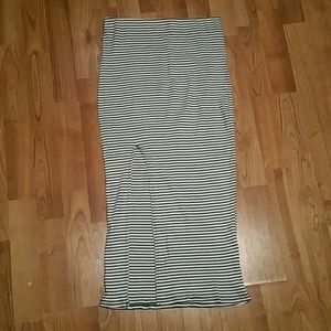 Midi skirt with slit