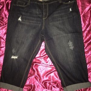 Dark denim boyfriend capris