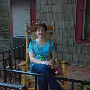 Meet your Posher, Lori