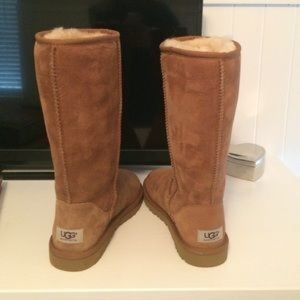 BRAND NEW!!! Classic Ugg II