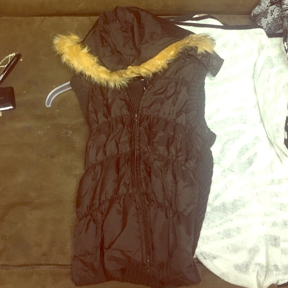 Brown bubble vest with detachable hood