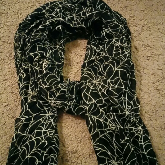 Spiderweb Scarf