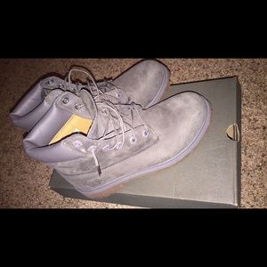 Grey Timberlands