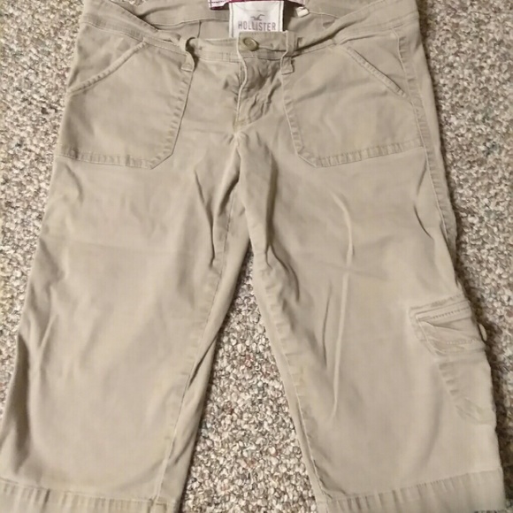 Tan hollister capris - Picture 1 of 3