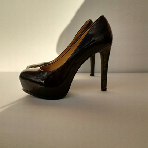 Gianni Bini metallic shimmery look