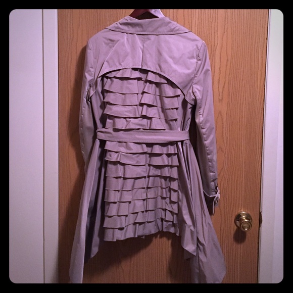 Very popular BCBGMAXAZRIA ruffle back trench coat
