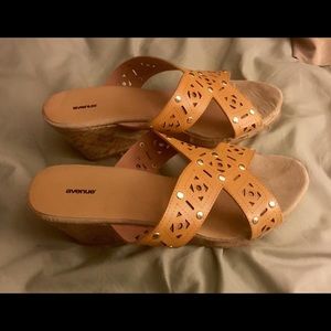 Avenue Tan Sandal wedges