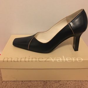 Navy blue heel w/ tan accent. Leather