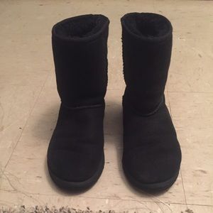 Short Black Uggs - Size 3