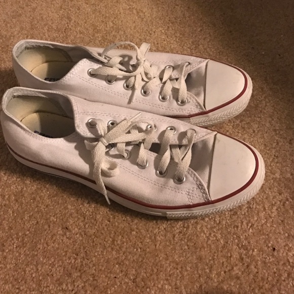 White all star chuck Taylor's