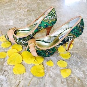 Adorable Steve Madden high heels