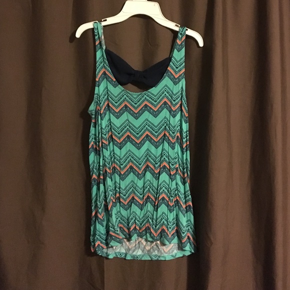 🛍SOLD!🛍 Chevron tank with bow on the back!