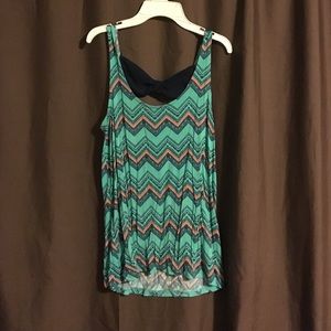 🛍SOLD!🛍 Chevron tank with bow on the back!