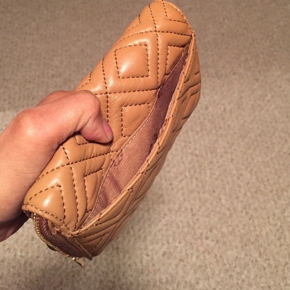 NWT Tory Burch Marion Quilted Smartphone Wristlet - Picture 3 of 3