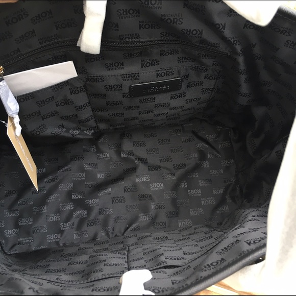 SOLD❗️🎄🎉SALE Michael Kors Large Tote Black - Picture 2 of 4