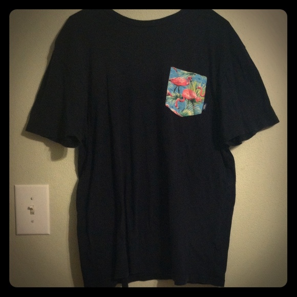 👉VANS black Flamingo print pocket t-shirt.