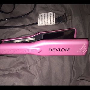 Revlon 1-1/2" Titanium Smooth Stay Straightener
