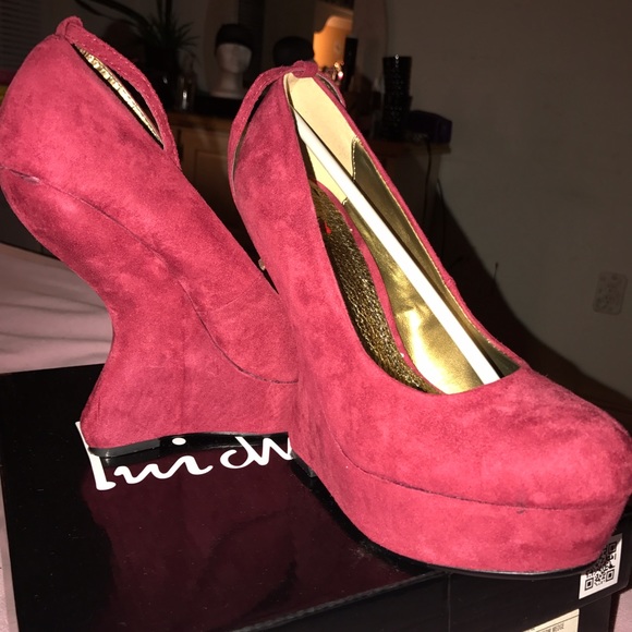Red Swoop ankle strap platform wedge - Picture 2 of 3