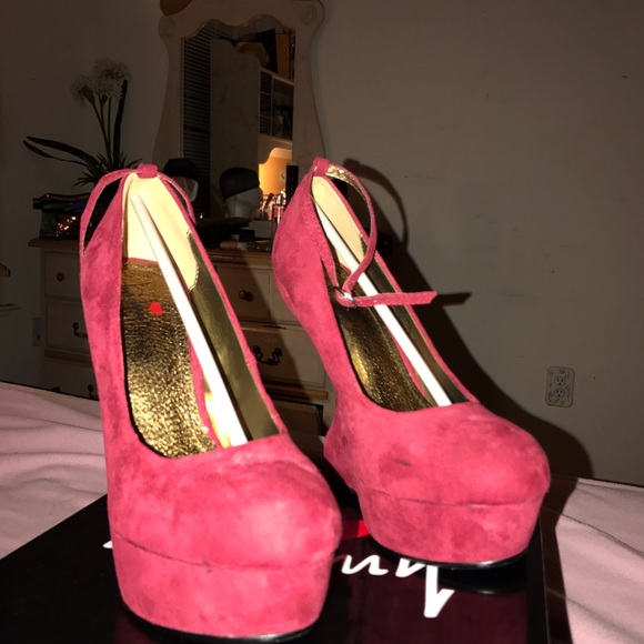 Red Swoop ankle strap platform wedge - Picture 3 of 3