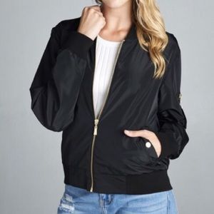 ✨ Black bomber jacket