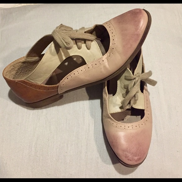 Adorable tie up flats