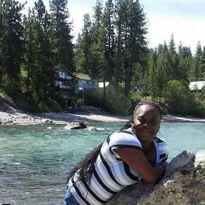 Meet your Posher, Dena