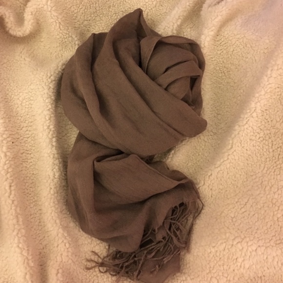 Scarf with fringe
