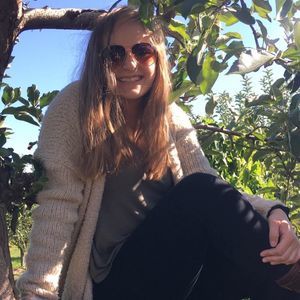 Meet your Posher, Olivia