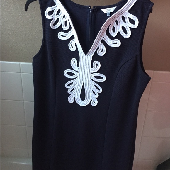 Crown and Ivy size L sold