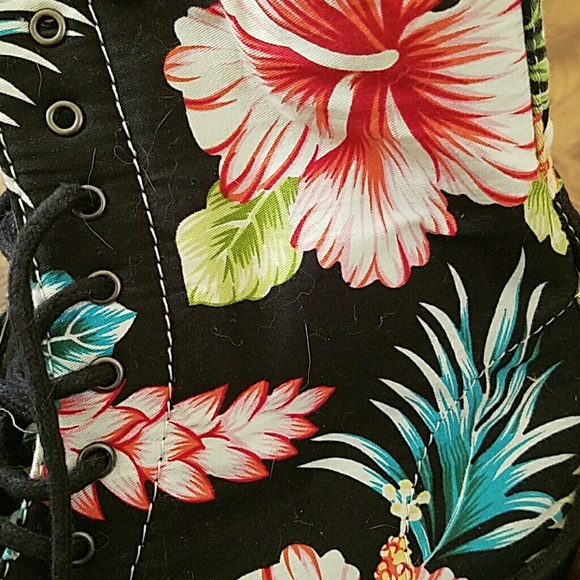 Floral Print Black Combat Boots Size 8 - Picture 4 of 4