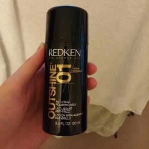 Redken Outshine 01 anti-frizz milk