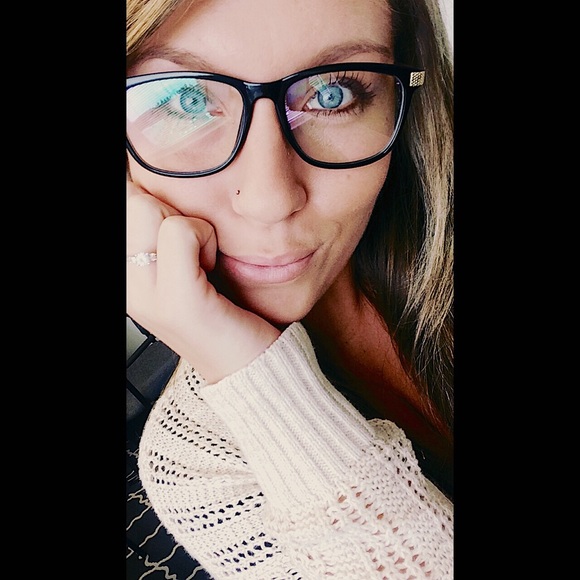 Meet your Posher, Kelsey - Picture 1 of 1