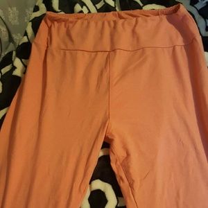 One Size Heathered Coral Leggings