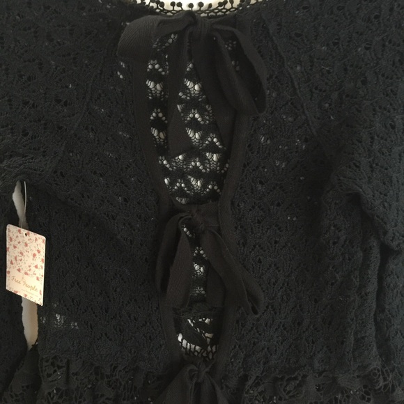♦️HP♦️FREE PEOPLE Black Lace Top w/ 3 ties in back - Picture 2 of 6