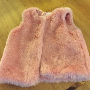Pink fuzzy girls vest with no closures