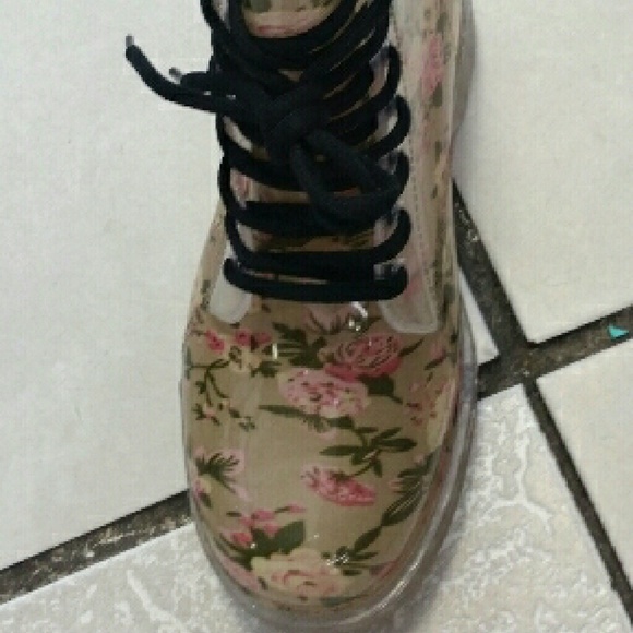 Shoes - Picture 2 of 2