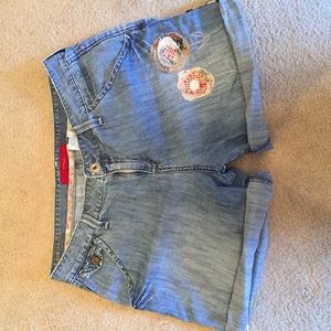 Levi's shorts with appliqué detail