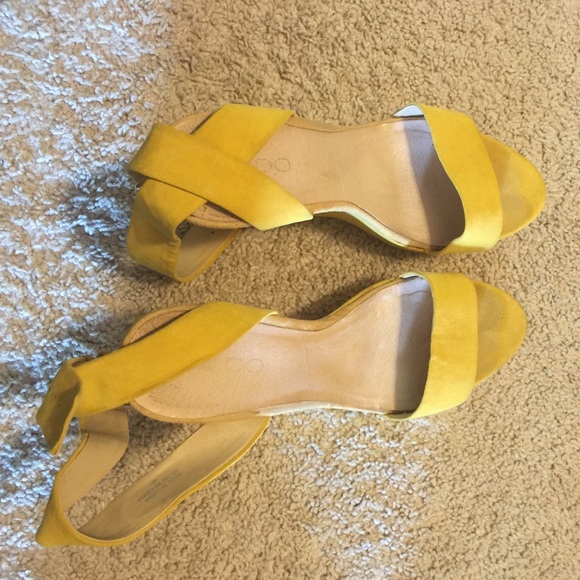 Aldo platform ankle strap sandal. Fits size 9.