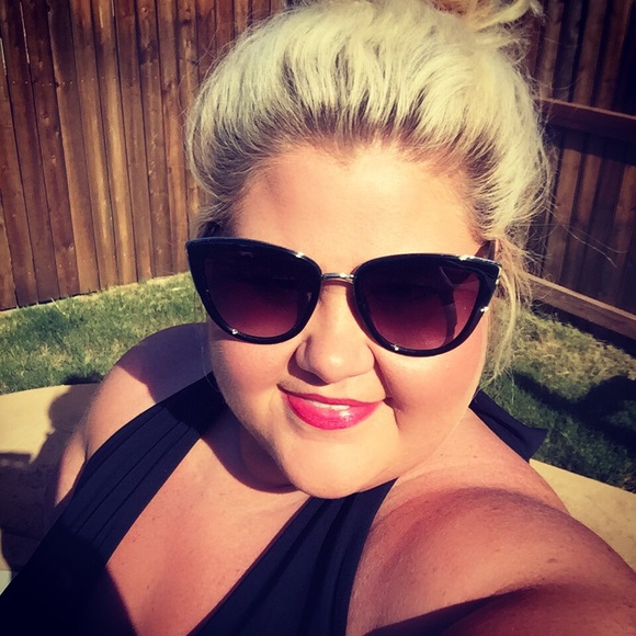 Meet your Posher, Jennifer - Picture 3 of 8