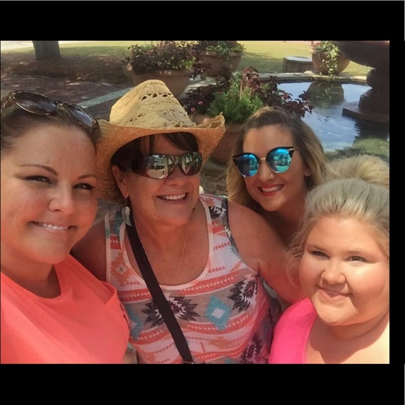 Meet your Posher, Jennifer - Picture 5 of 8