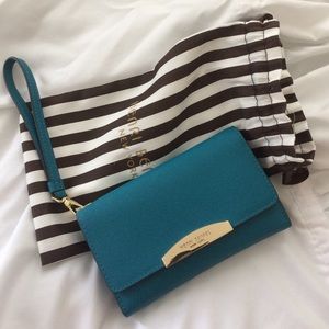 BRAND NEW Henri Bendel wristlet