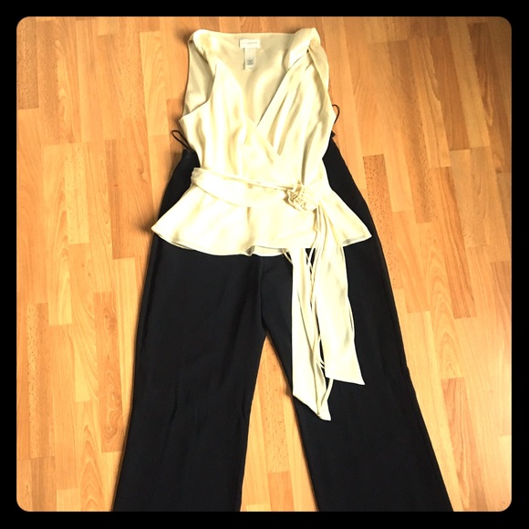 Liz Claiborne top/bottom set. Size 6.