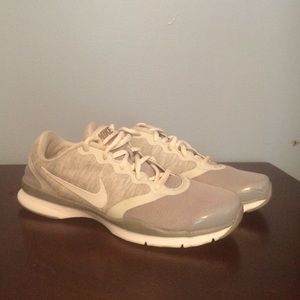 Women's NIKE FLEX TRAINER 4 Grey & White Sneakers