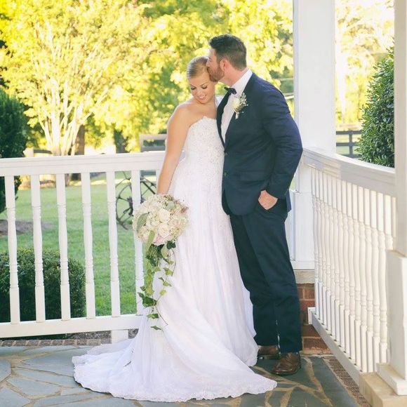 Meet your Posher, Lauren - Picture 2 of 2