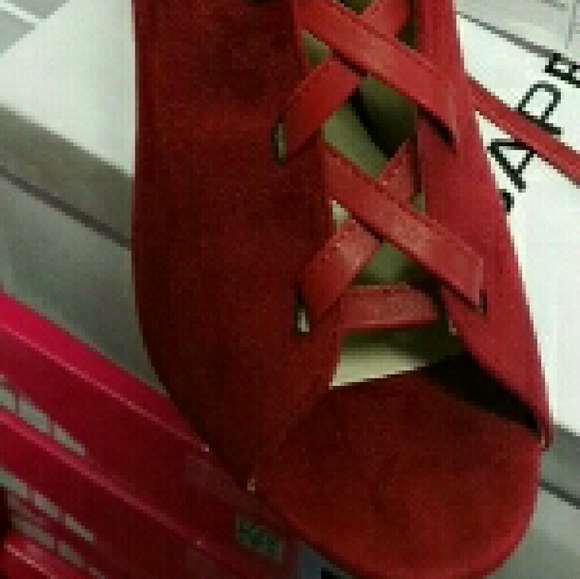 Fashionable Boots - Picture 2 of 4