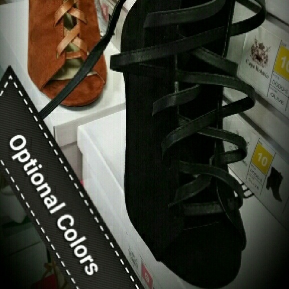 Fashionable Boots - Picture 3 of 4