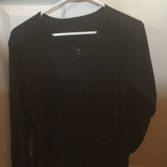 Black zip up scrub top