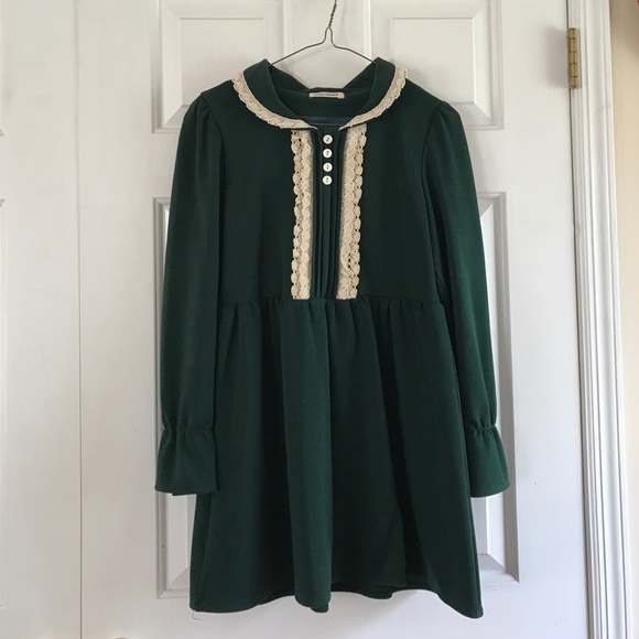 Flirty Peter Pan collar forest green dress